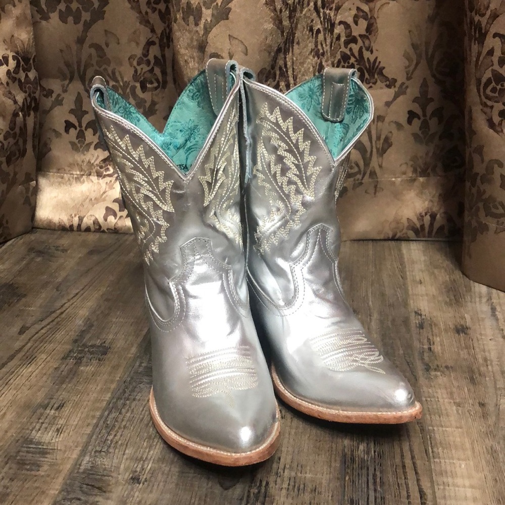 Silver Corral mid height boots